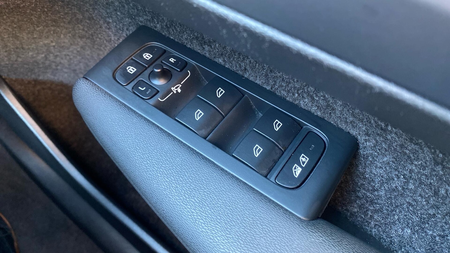 Used Volvo XC40 2024 for sale - 76671260: Photo 25