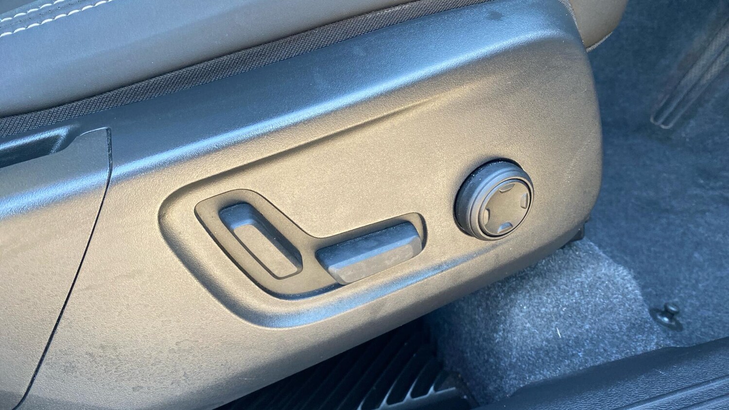 Used Volvo XC40 2024 for sale - 76671260: Photo 31