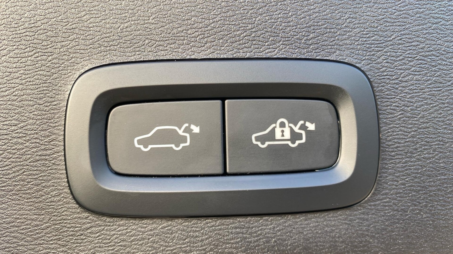 Used Volvo XC40 2024 for sale - 76671260: Photo 36