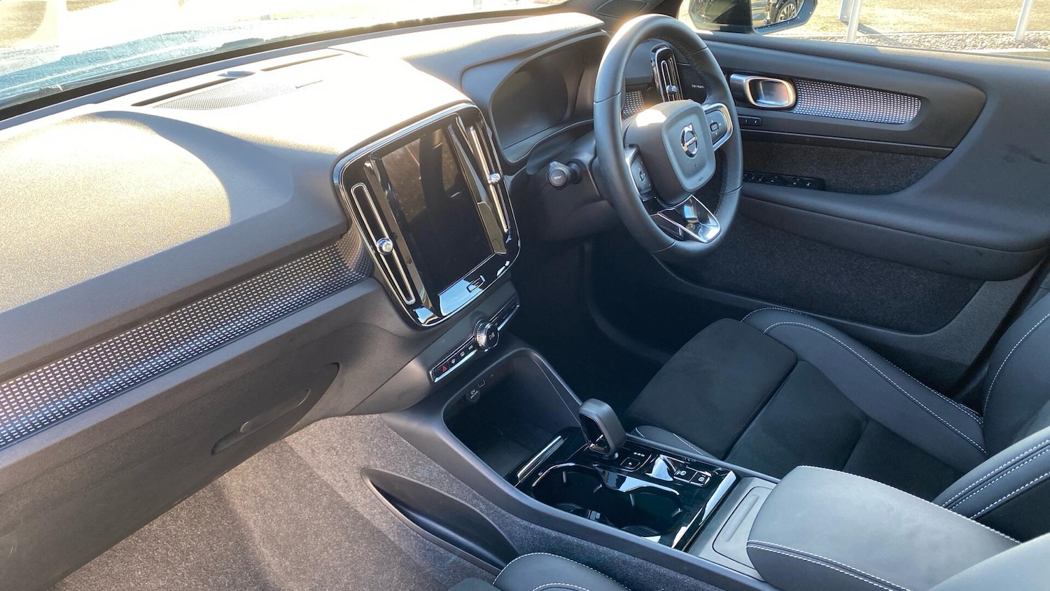 Used Volvo XC40 2024 for sale - 76671260: Photo 41