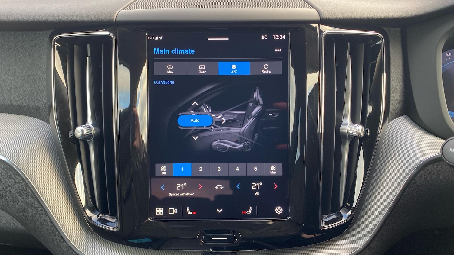 Used Volvo XC60 2024 for sale - 76936268: Photo 14