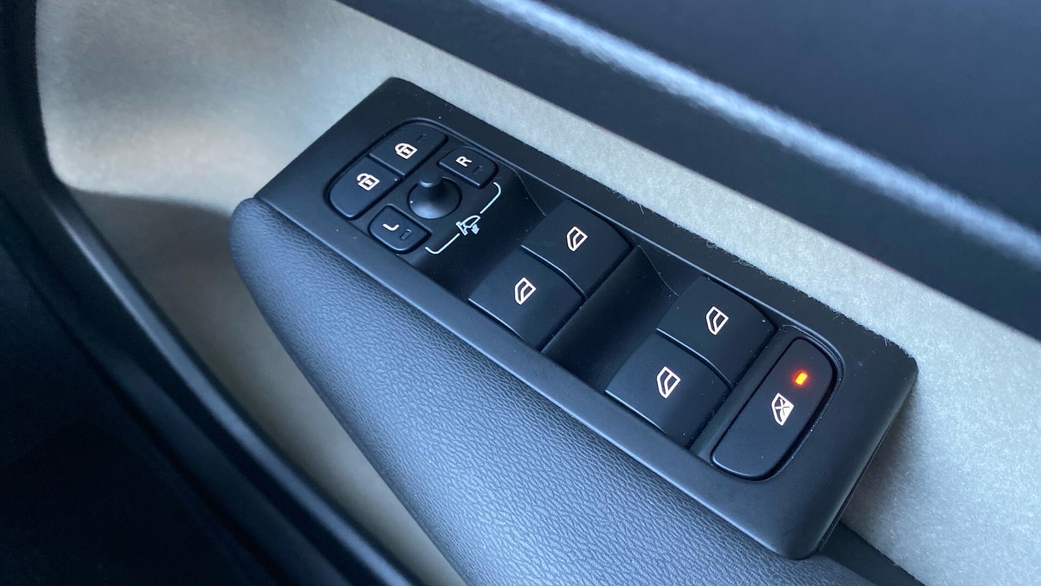 Used Volvo XC40 for sale - 76728684: Photo 25