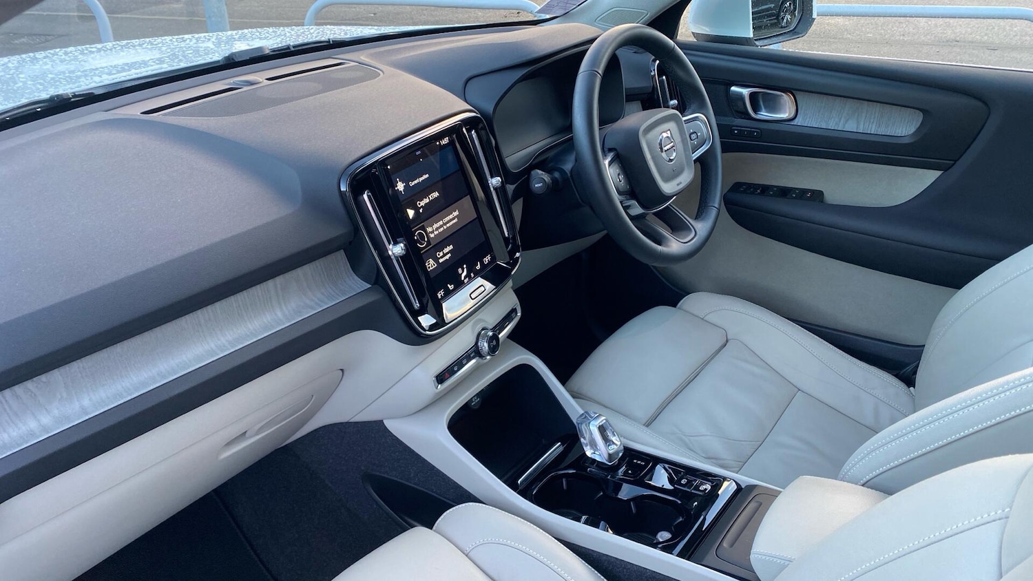 Used Volvo XC40 for sale - 76728684: Photo 37