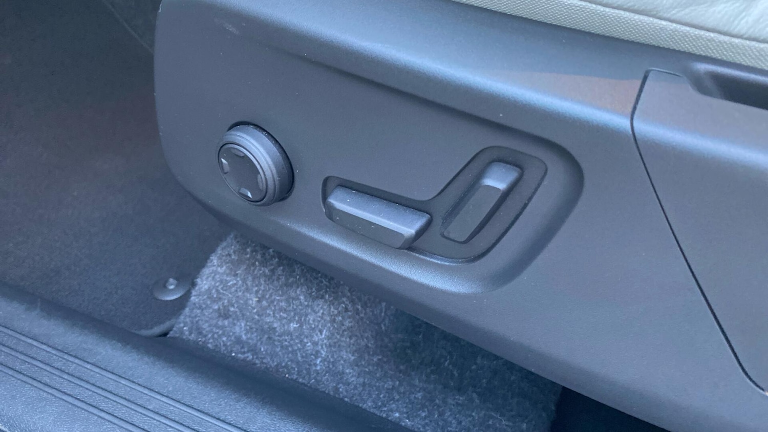 Used Volvo XC40 for sale - 76728684: Photo 38