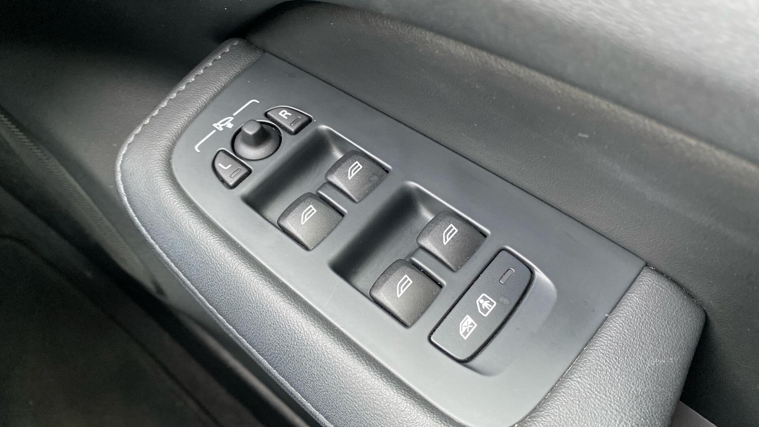 Used Volvo S60 for sale - 77191119: Photo 24