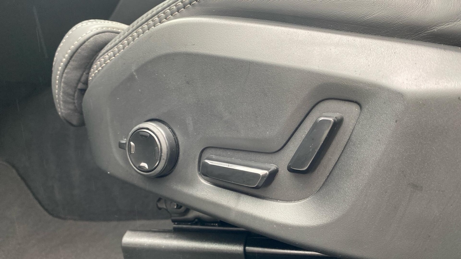 Used Volvo XC60 2025 for sale - 77537253: Photo 25