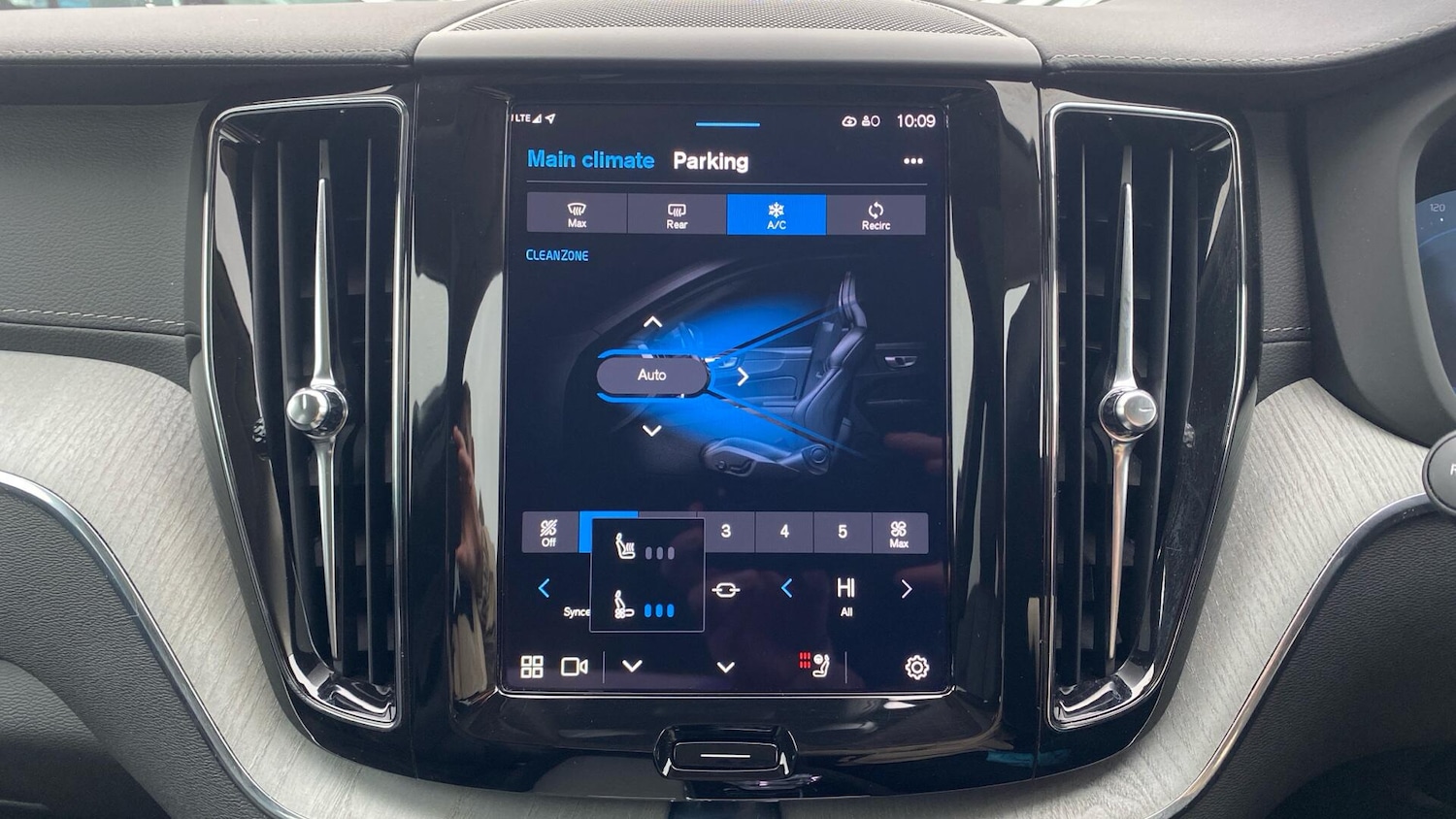 Used Volvo XC60 2025 for sale - 77537253: Photo 30