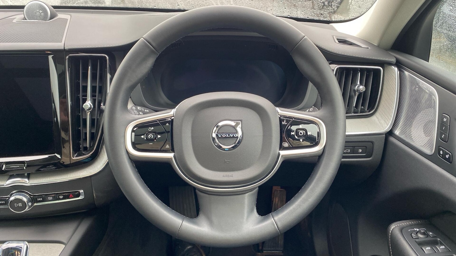 Used Volvo XC60 2025 for sale - 77537253: Photo 37