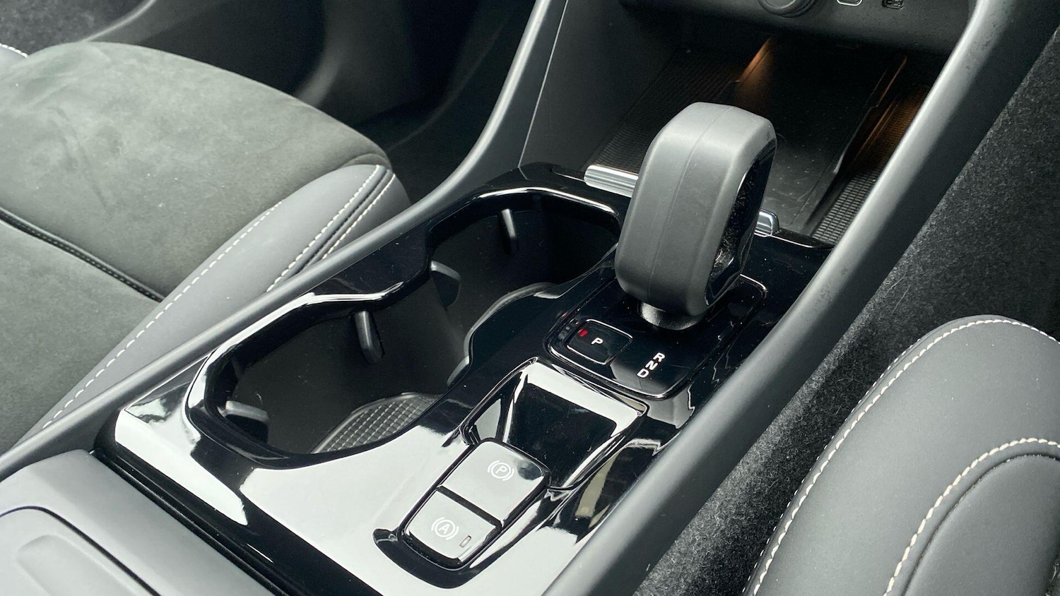 Used Volvo XC40 2023 for sale - 77537142: Photo 11