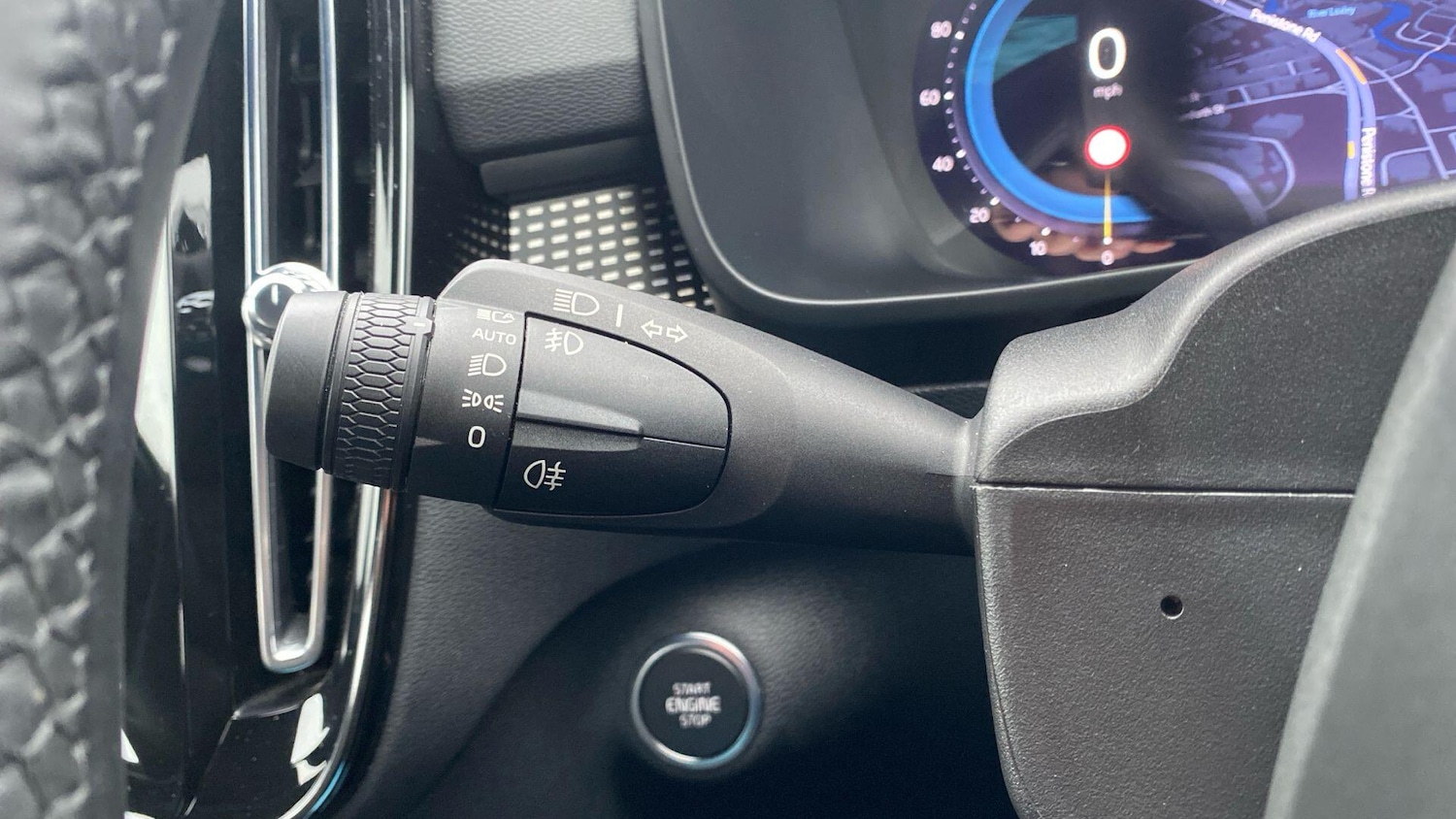 Used Volvo XC40 2023 for sale - 77537142: Photo 15