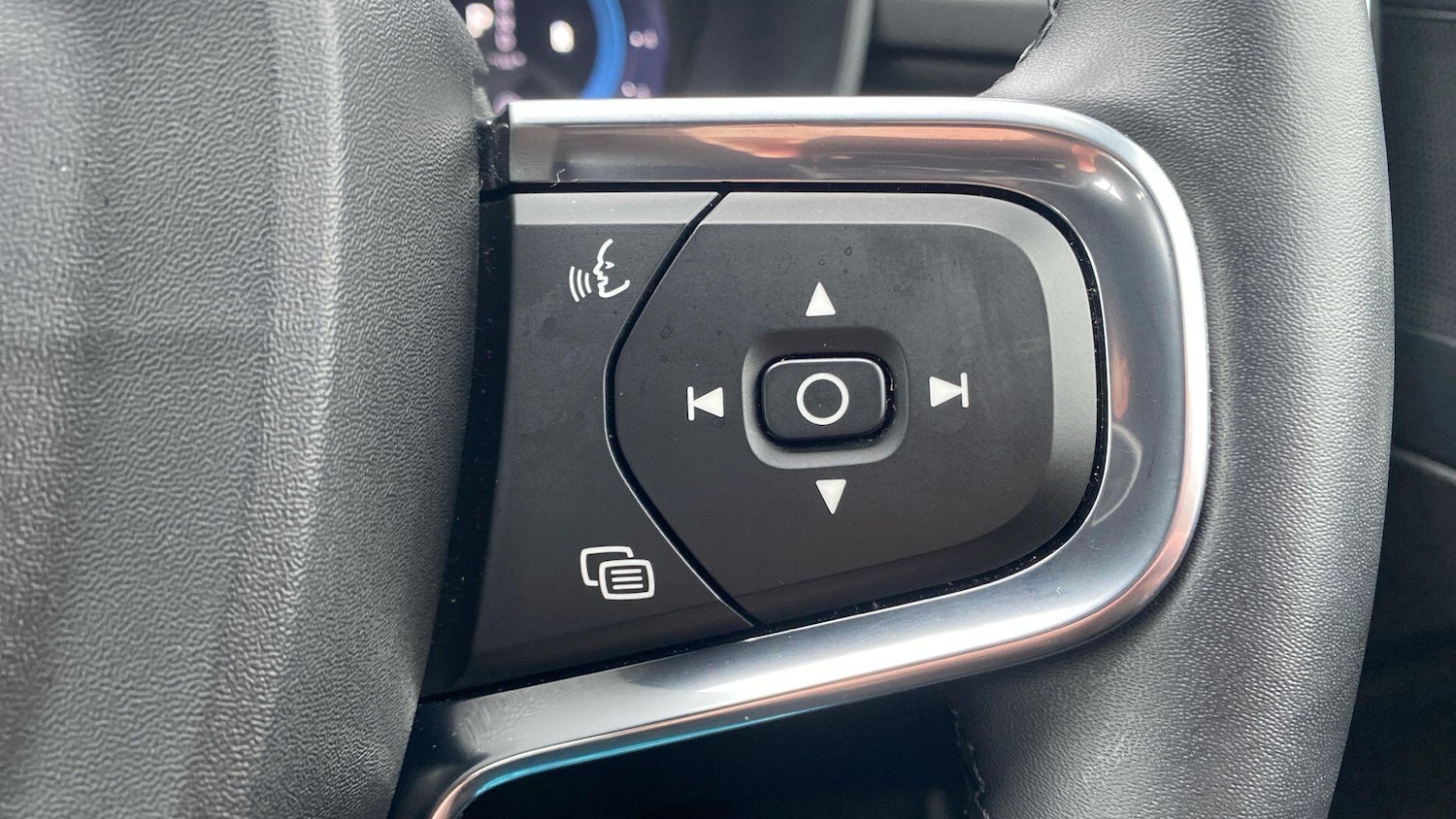 Used Volvo XC40 2023 for sale - 77537142: Photo 17