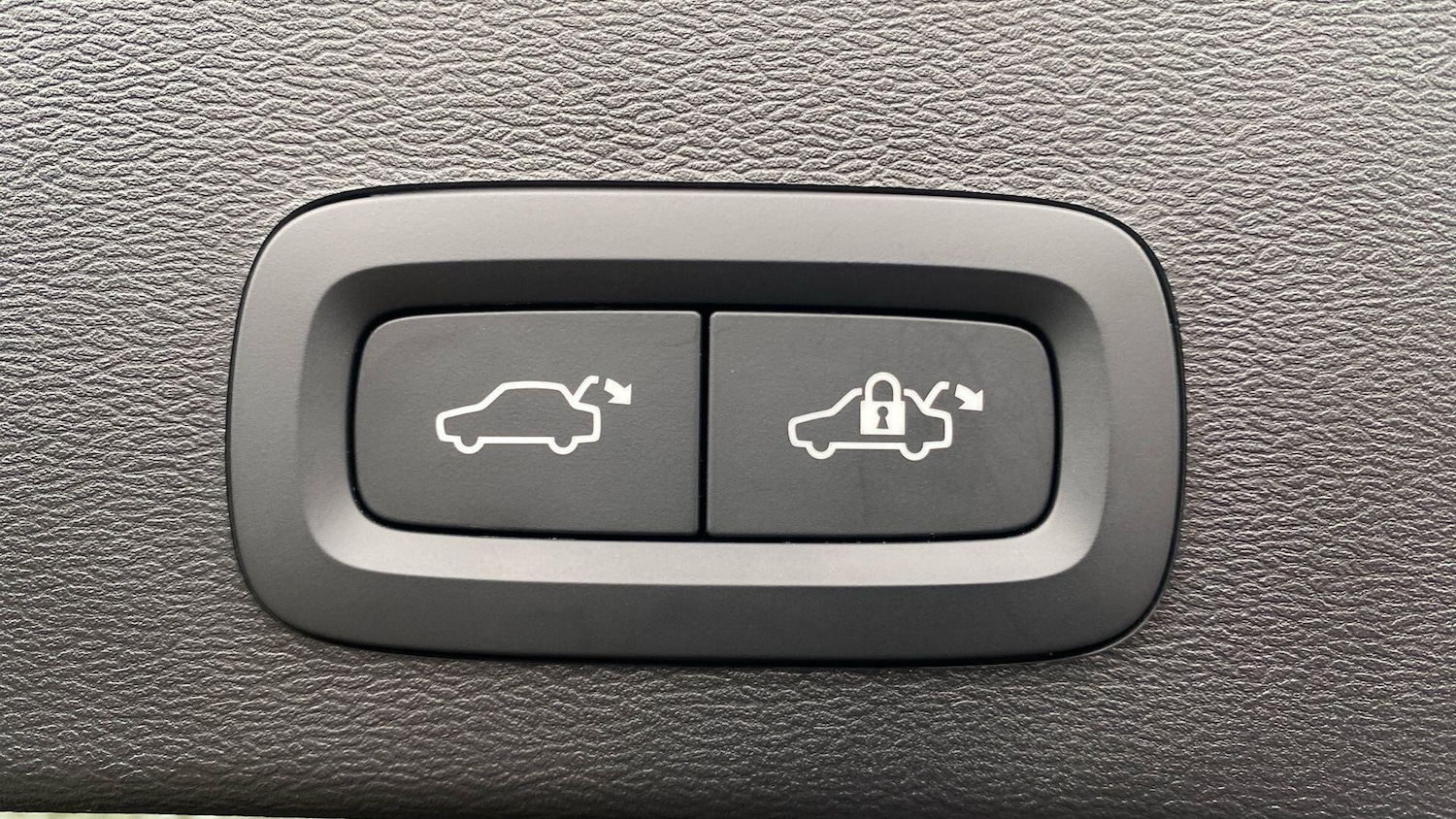 Used Volvo XC40 2023 for sale - 77537142: Photo 24