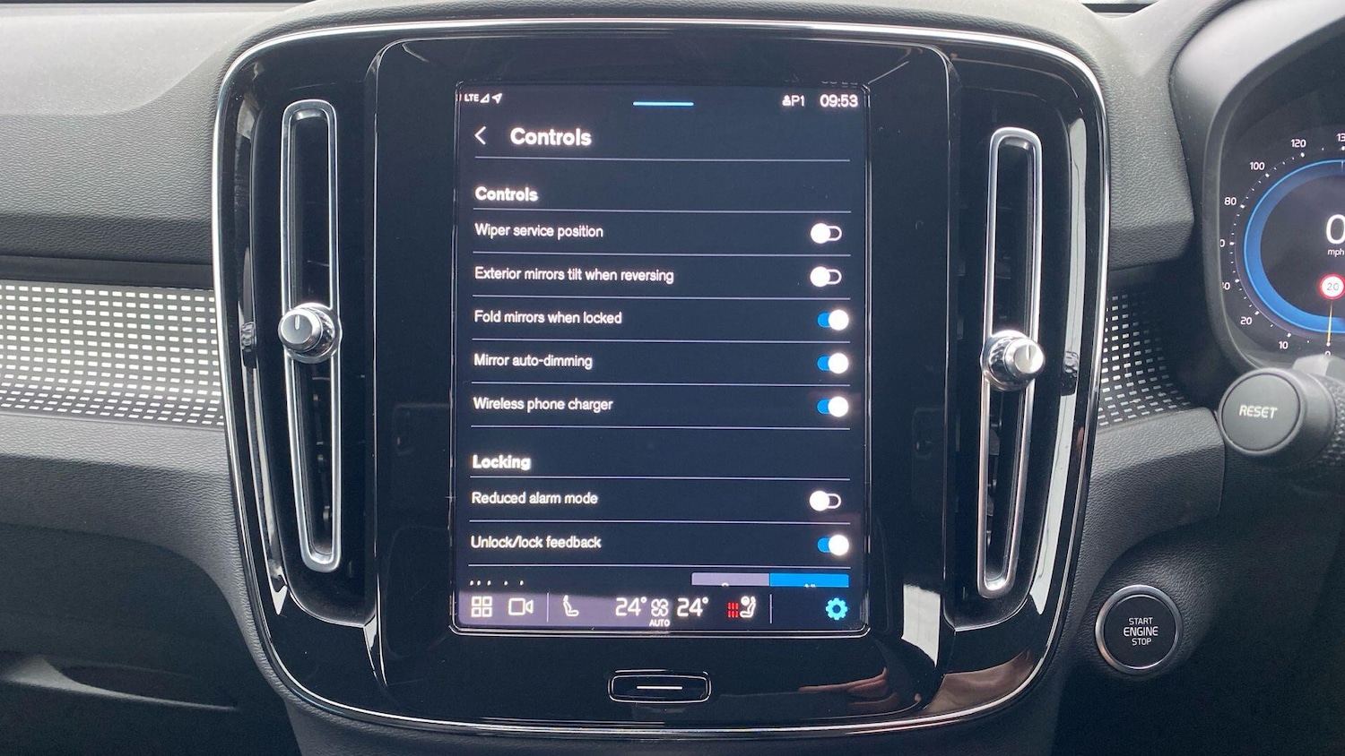 Used Volvo XC40 2023 for sale - 77537142: Photo 29