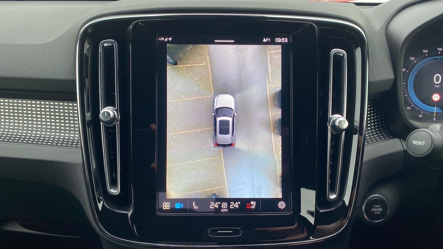 Used Volvo XC40 2023 for sale - 77537142: Photo 60