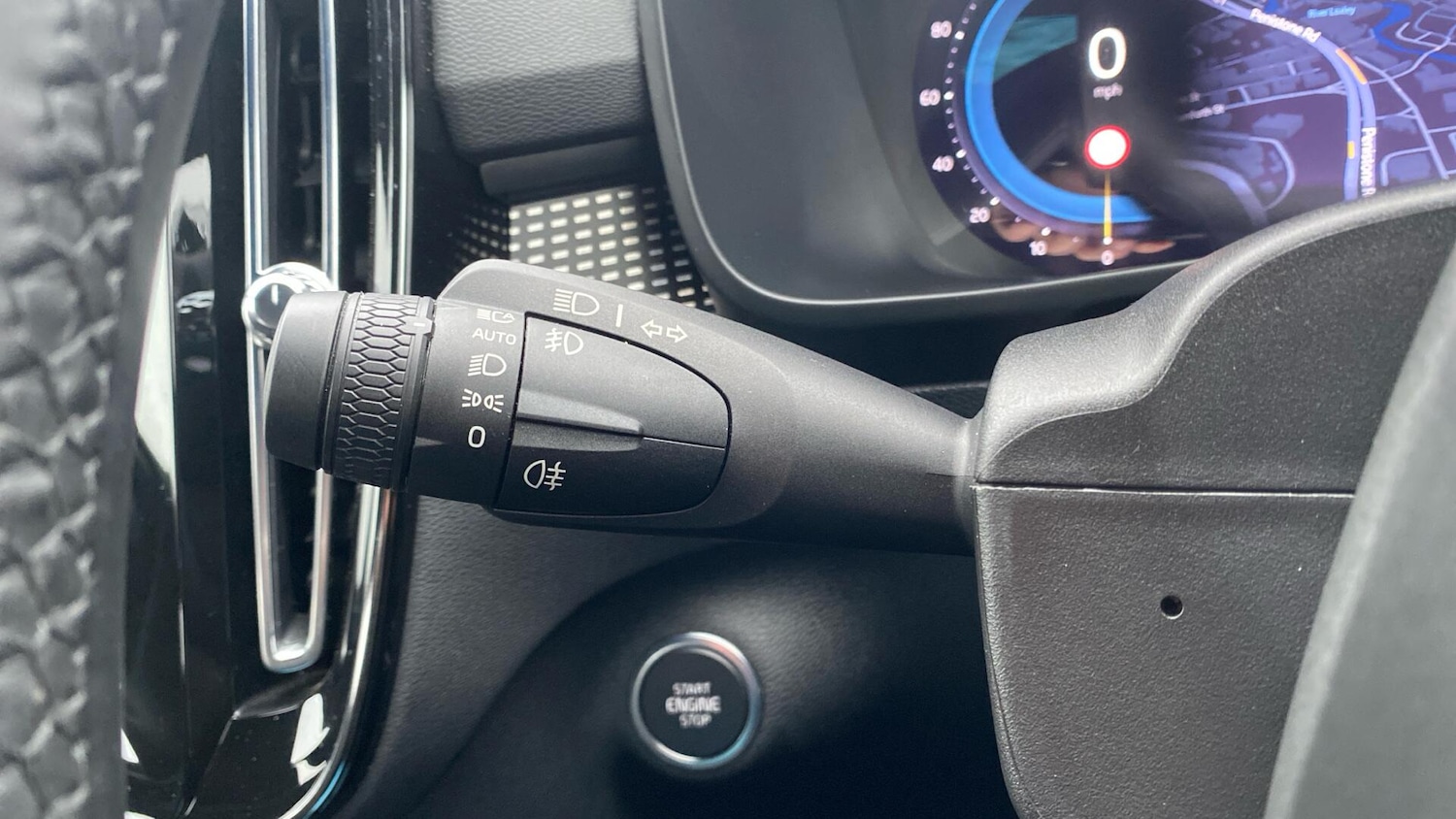 Used Volvo XC40 2023 for sale - 77537142: Photo 61