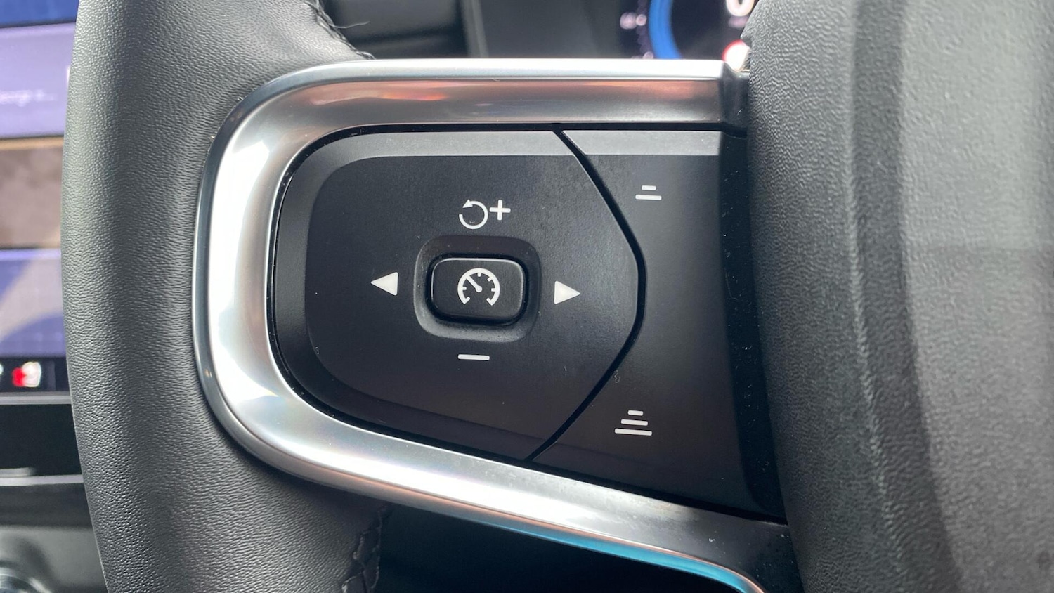 Used Volvo XC40 2023 for sale - 77537142: Photo 62