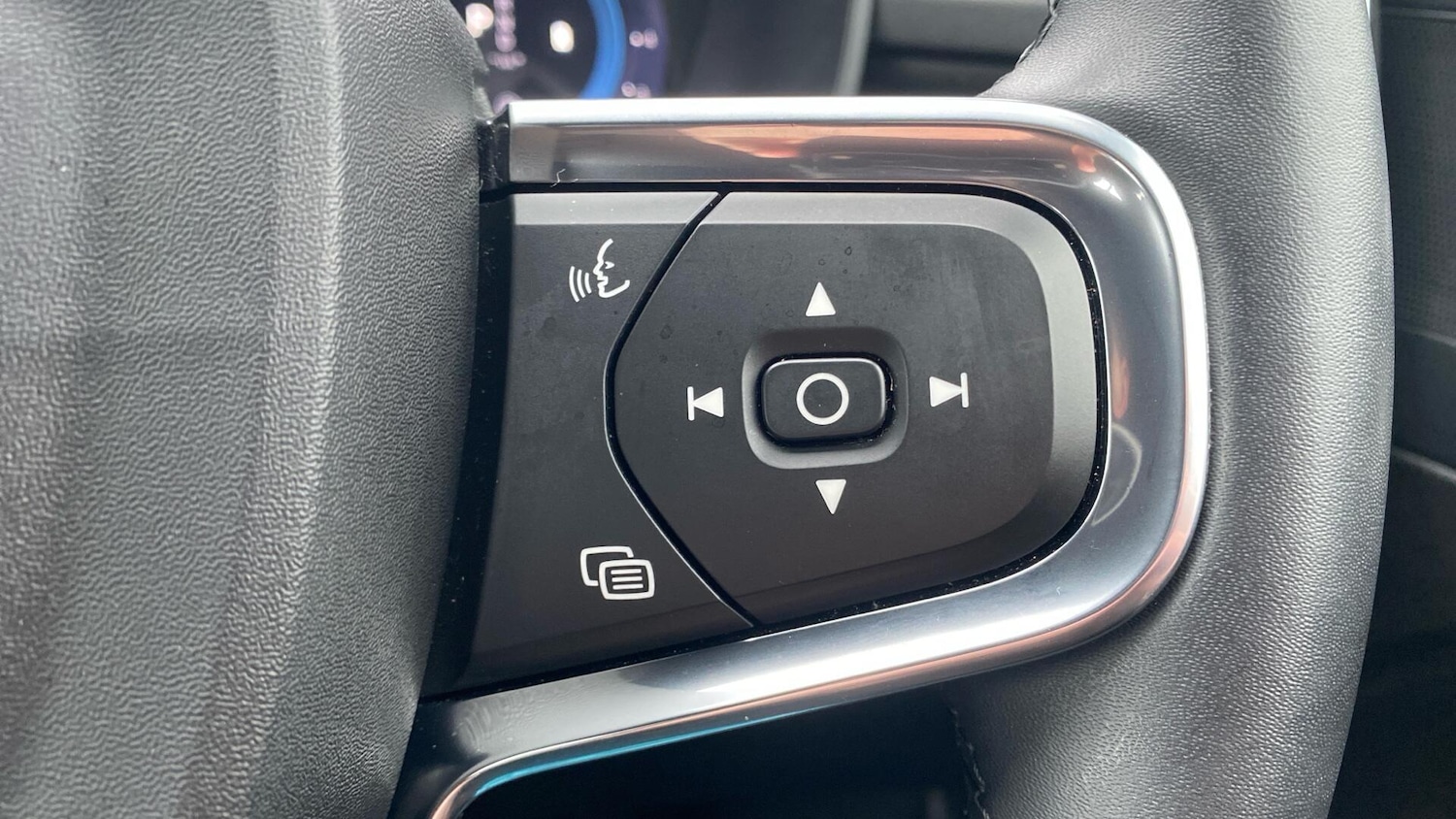 Used Volvo XC40 2023 for sale - 77537142: Photo 63