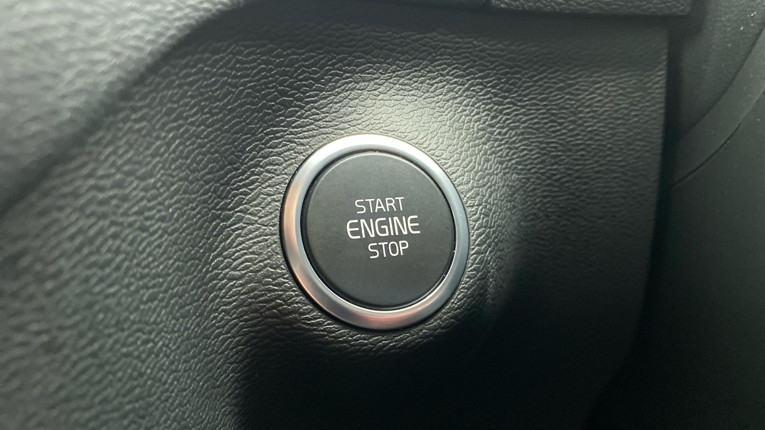 Used Volvo XC40 2023 for sale - 77537142: Photo 68