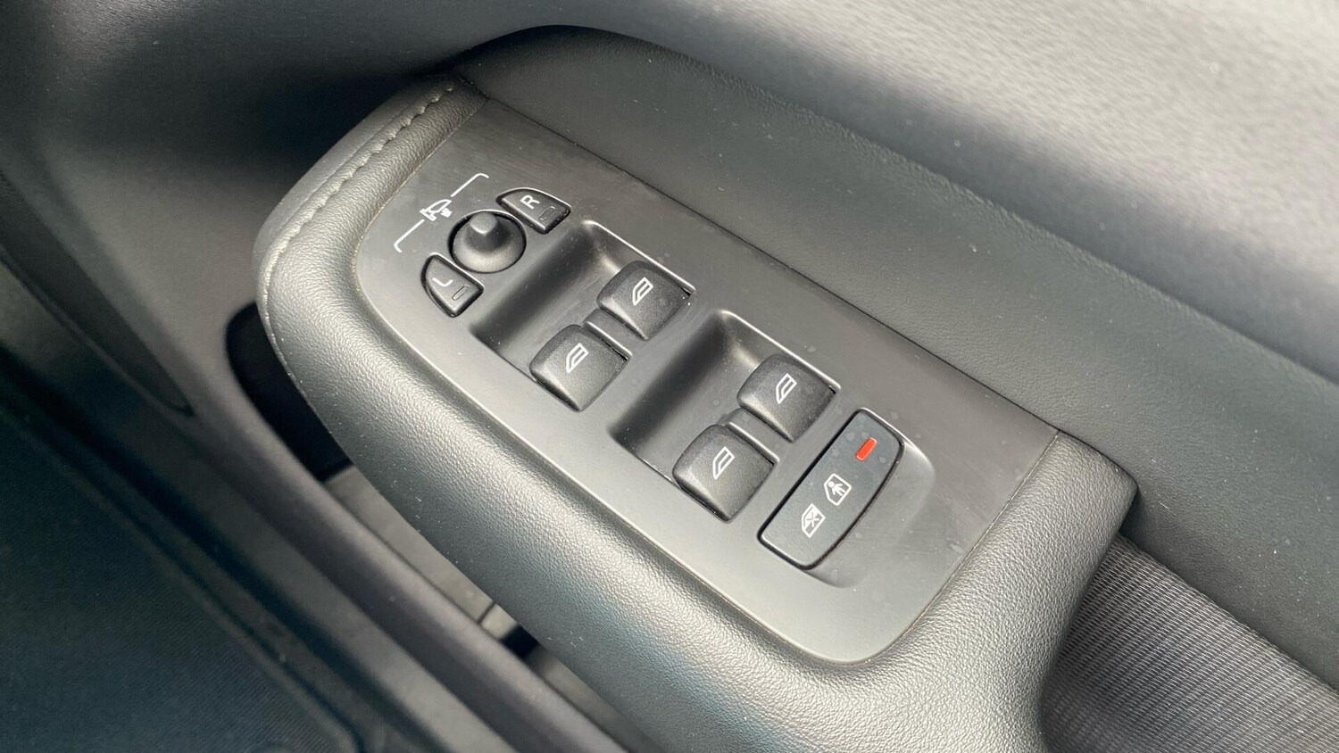 Used Volvo XC60 2023 for sale - 76024696: Photo 24