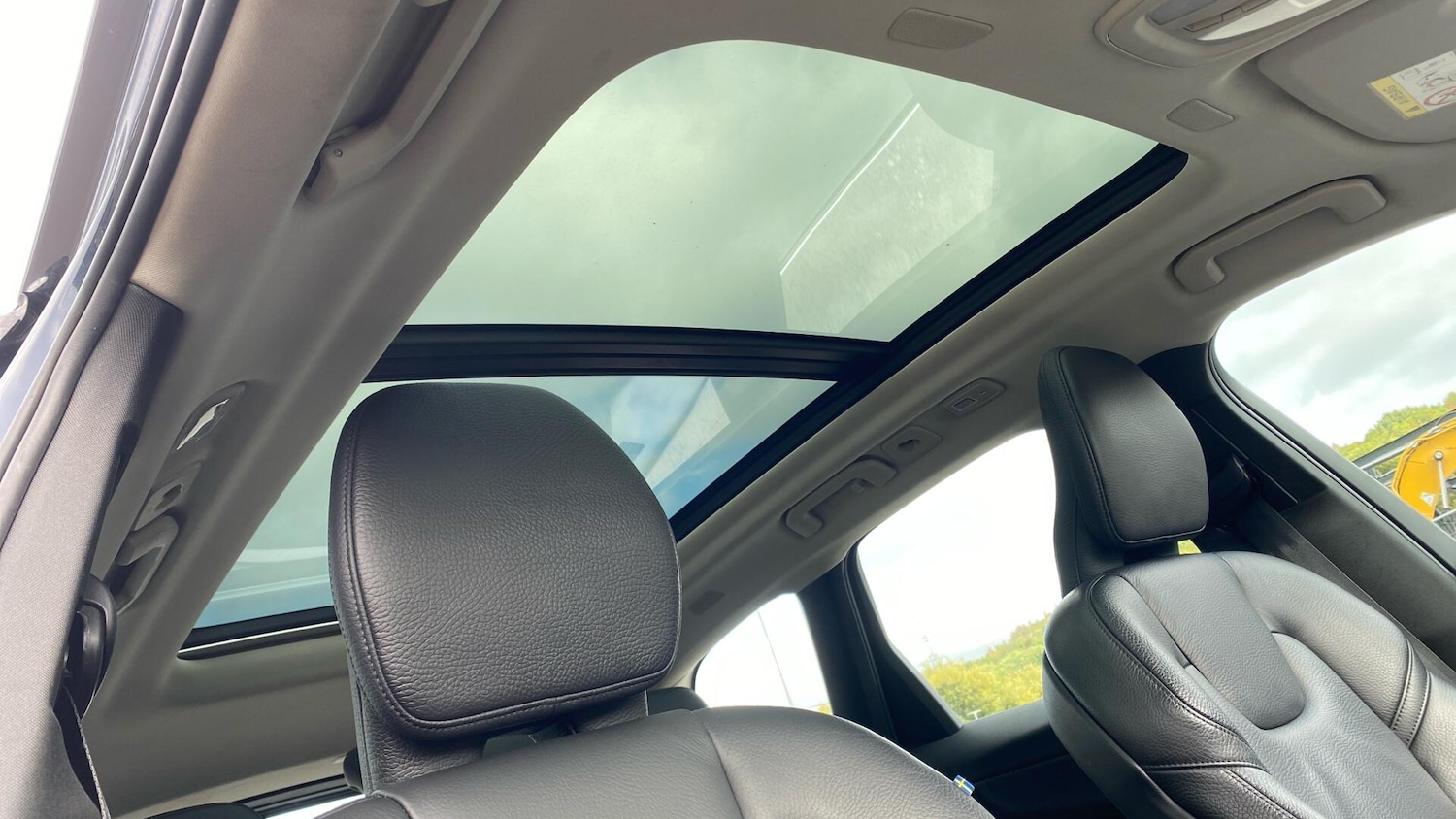Used Volvo XC60 2023 for sale - 76024696: Photo 31