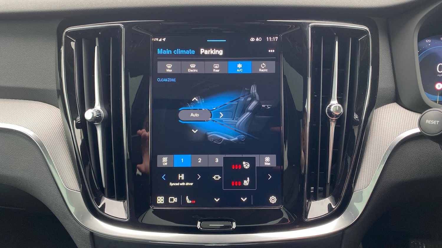 Used Volvo V60 2025 for sale - 77455612: Photo 14