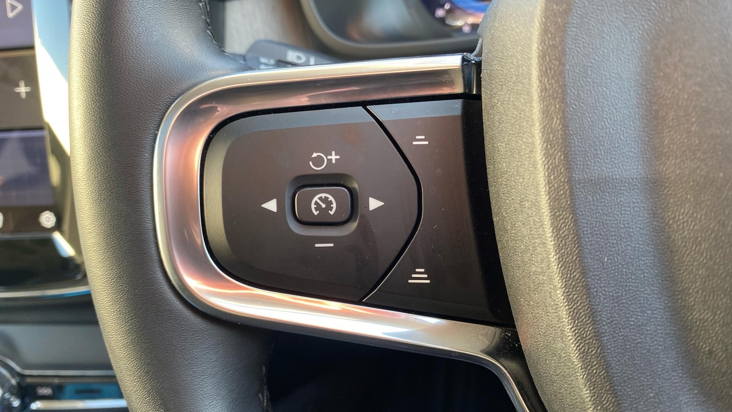 Used Volvo XC40 2024 for sale - 77255181: Photo 17