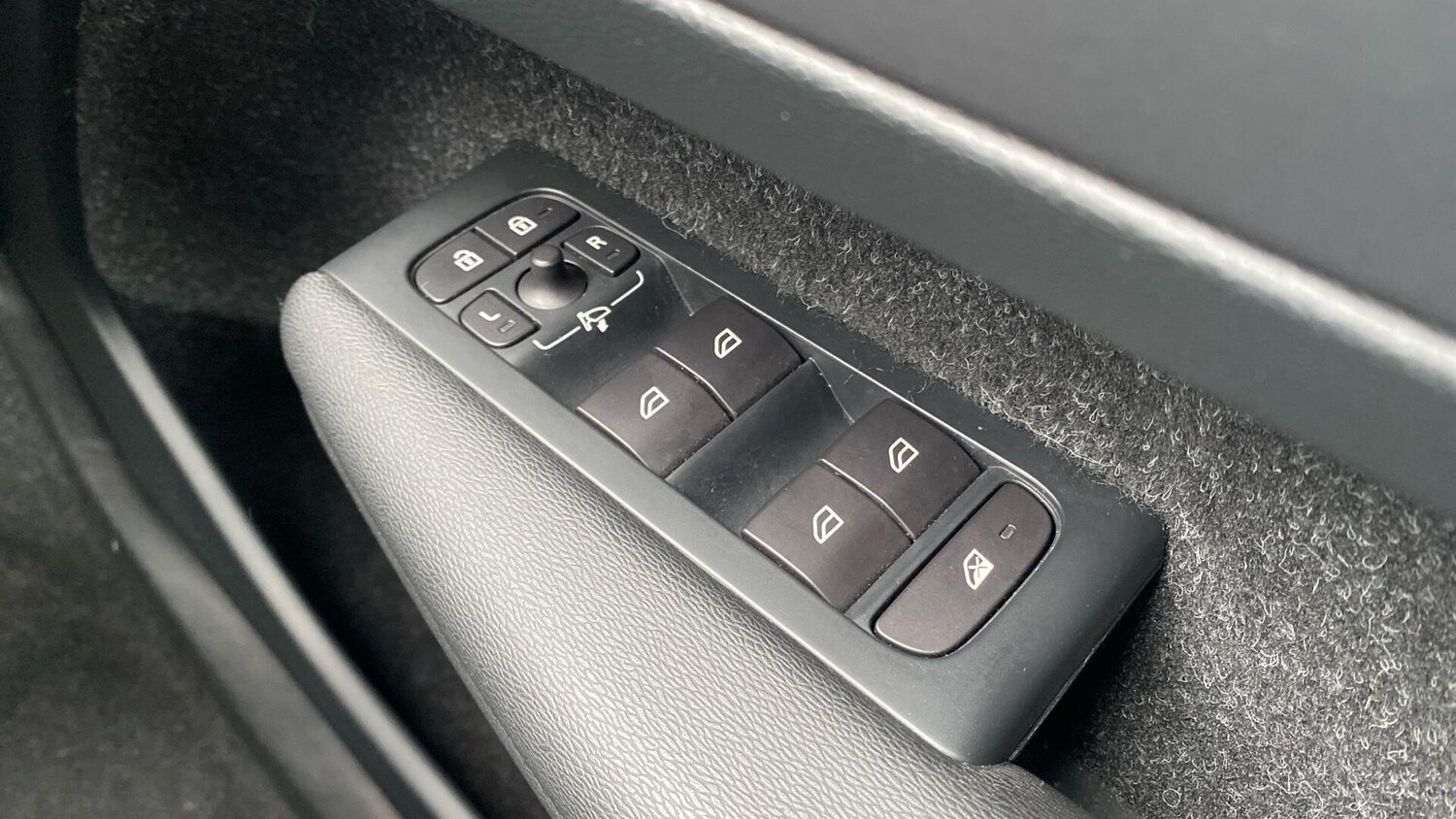 Used Volvo XC40 for sale - 78215154: Photo 23