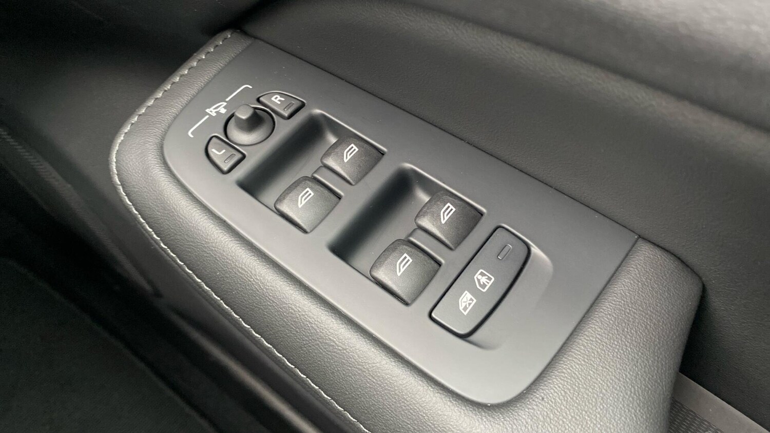 Used Volvo V60 2025 for sale - 77425180: Photo 19