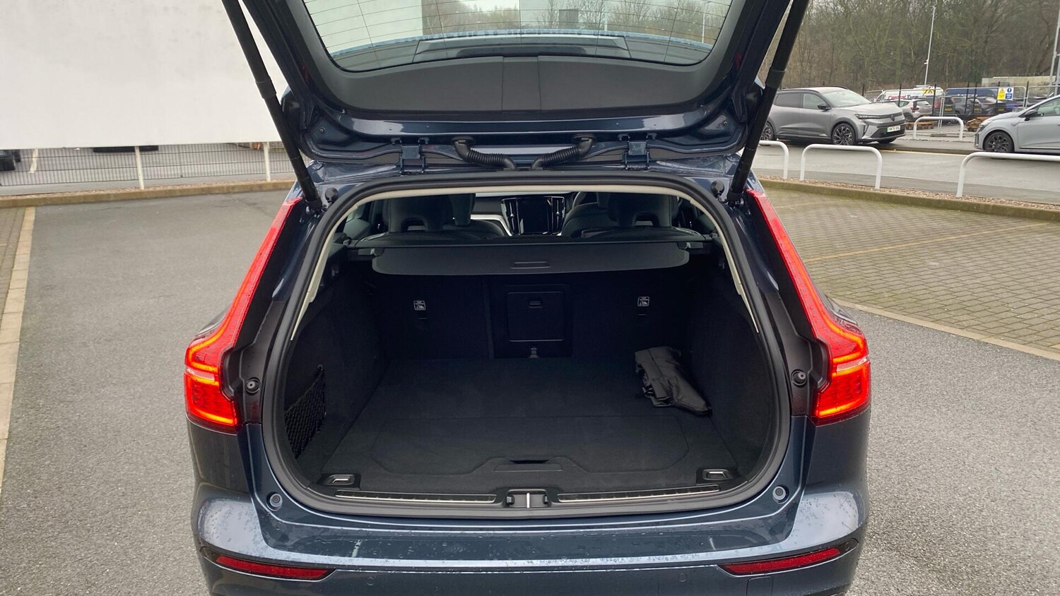 Used Volvo V60 2025 for sale - 77425180: Photo 37