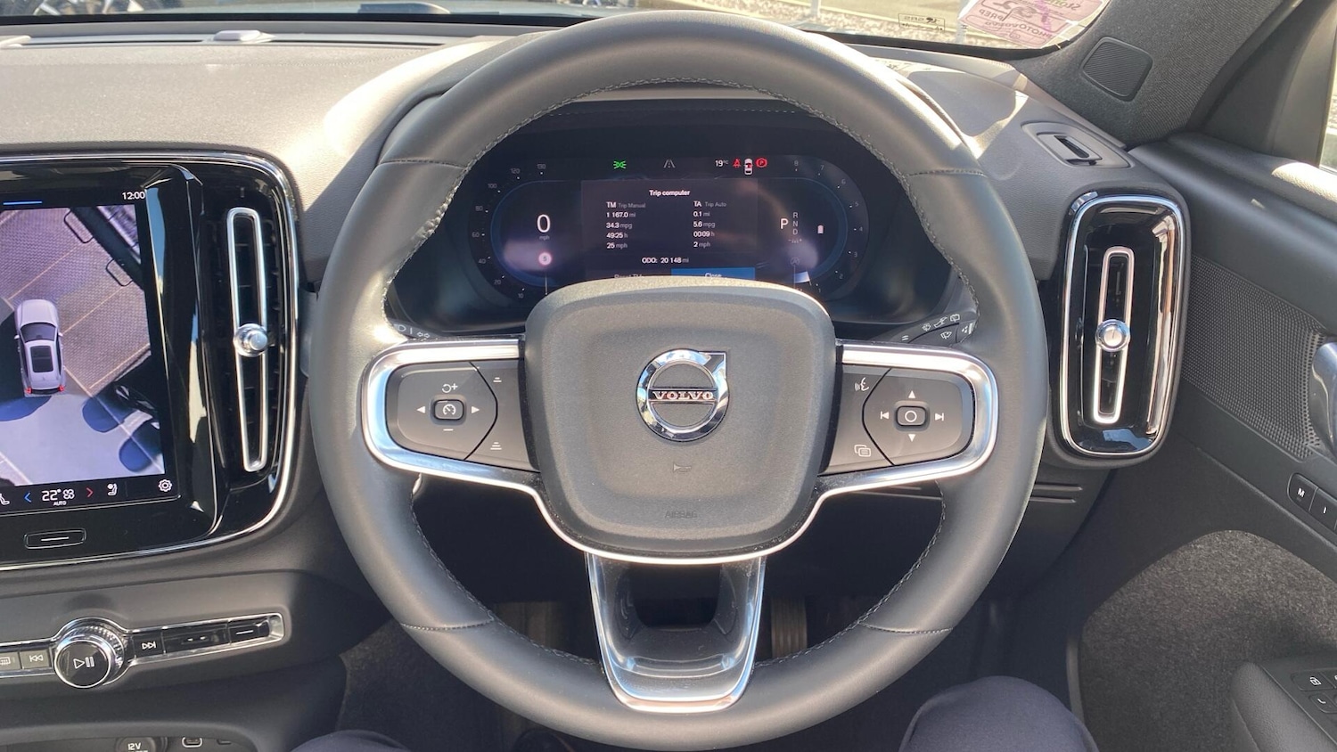 Used Volvo XC40 2023 for sale - 76137639: Photo 10