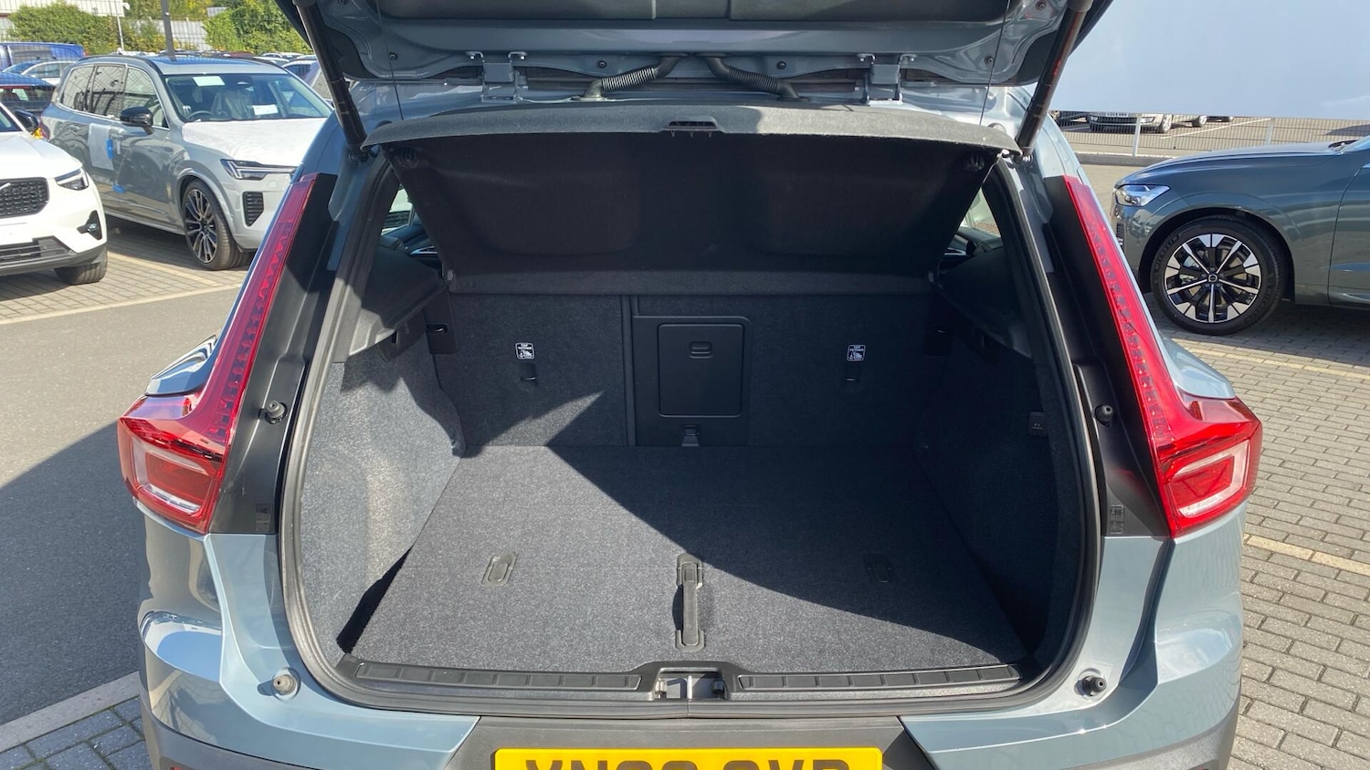 Used Volvo XC40 2023 for sale - 76137639: Photo 13