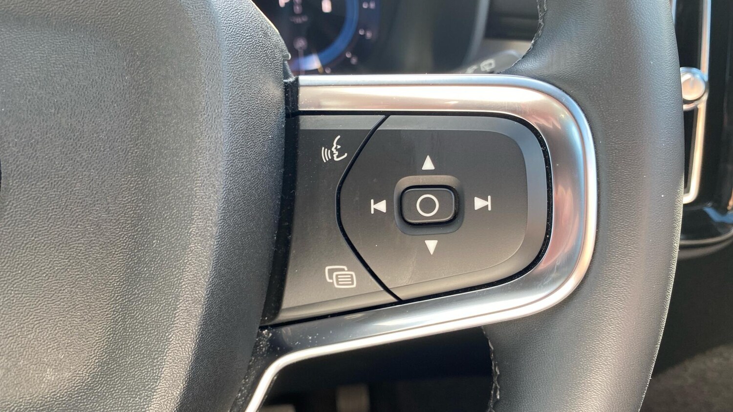 Used Volvo XC40 2023 for sale - 76137639: Photo 22