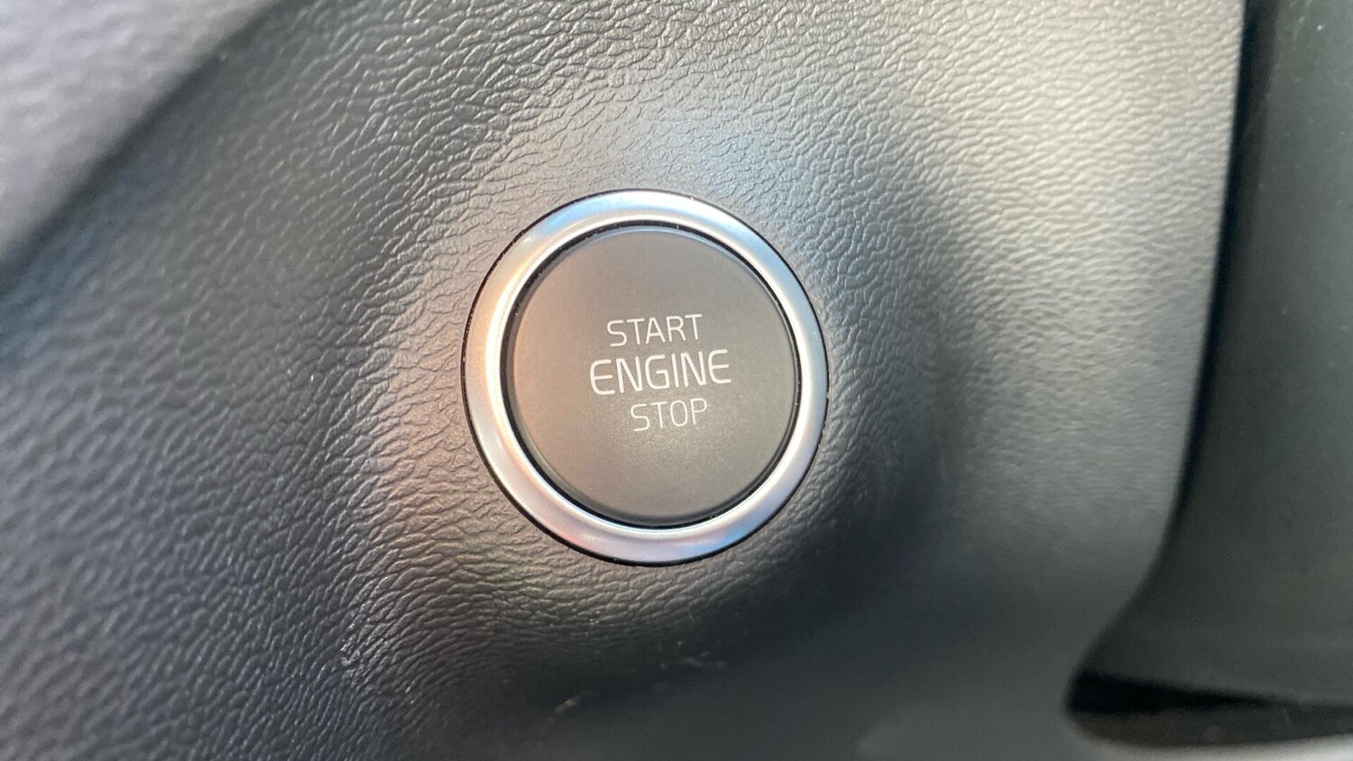 Used Volvo XC40 2023 for sale - 76137639: Photo 27
