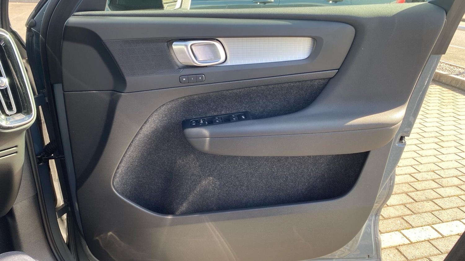 Used Volvo XC40 2023 for sale - 76137639: Photo 29