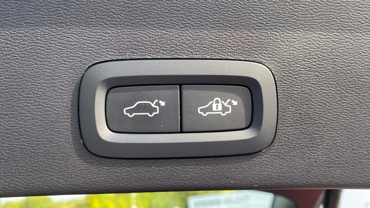 Used Volvo XC40 2023 for sale - 76137639: Photo 35