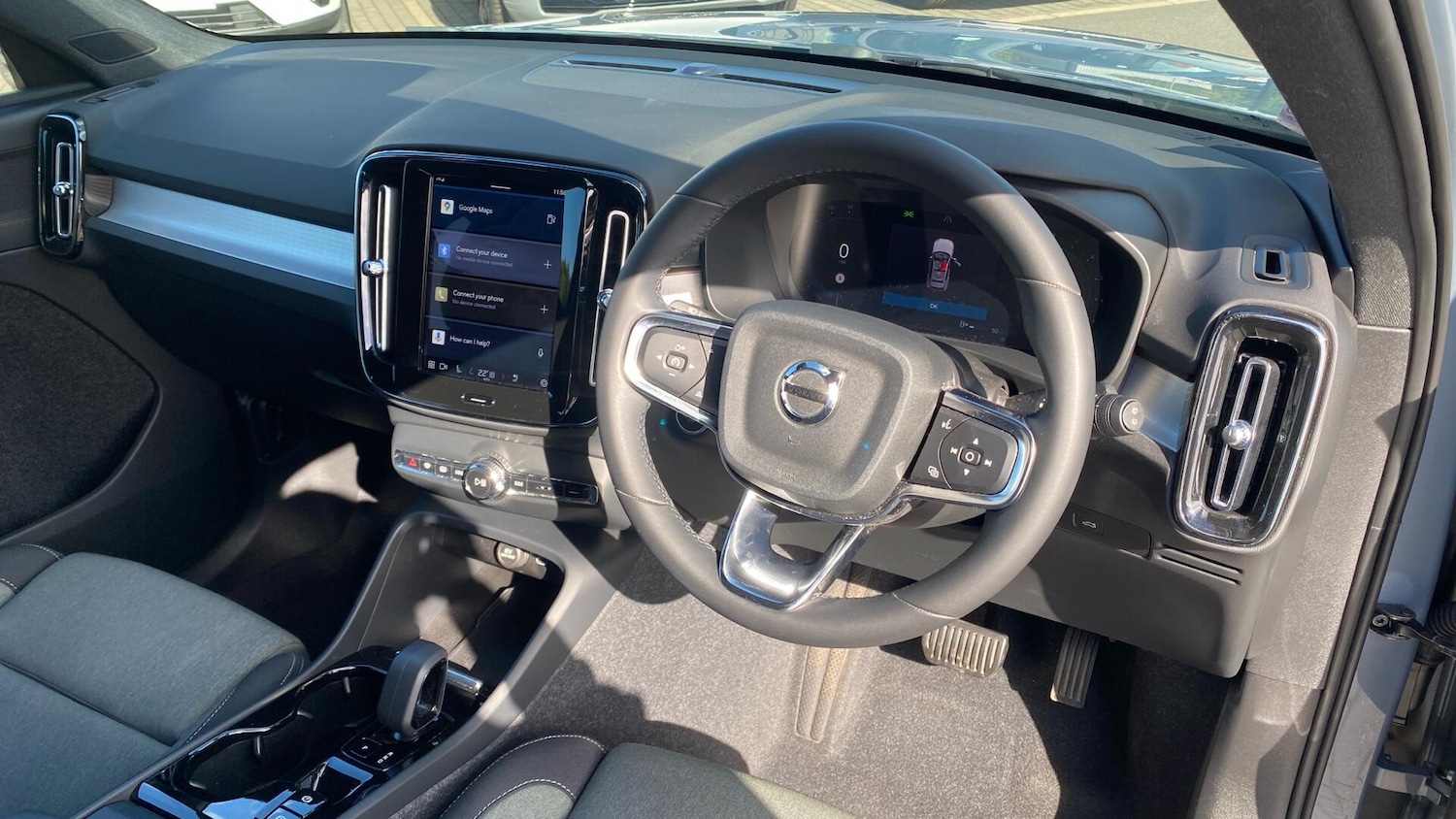 Used Volvo XC40 2023 for sale - 76137639: Photo 4