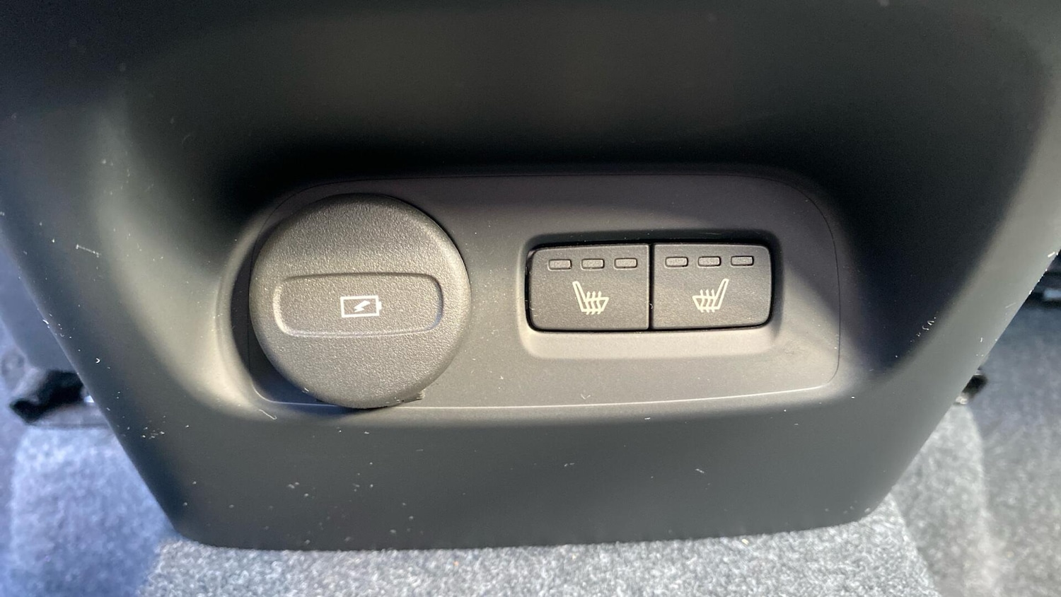 Used Volvo XC40 2023 for sale - 76137639: Photo 40