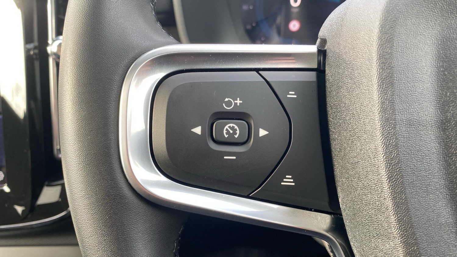 Used Volvo XC40 2024 for sale - 76327102: Photo 22