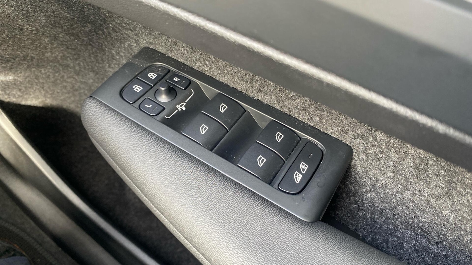 Used Volvo XC40 2024 for sale - 76327102: Photo 25