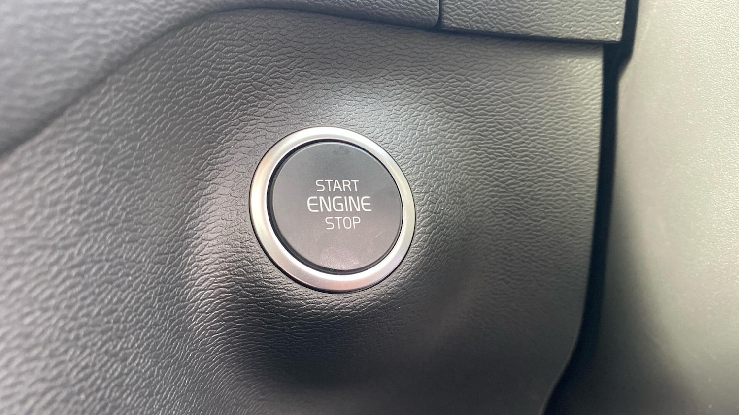 Used Volvo XC40 2024 for sale - 76327102: Photo 28