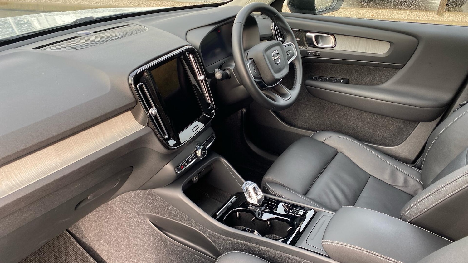 Used Volvo XC40 2024 for sale - 76327102: Photo 40