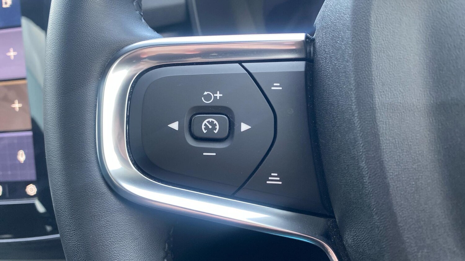 Used Volvo XC40 for sale - 77753352: Photo 17