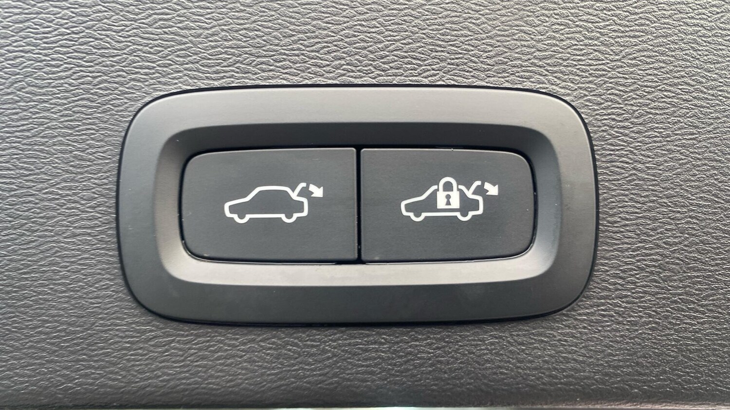 Used Volvo XC40 for sale - 77753352: Photo 22