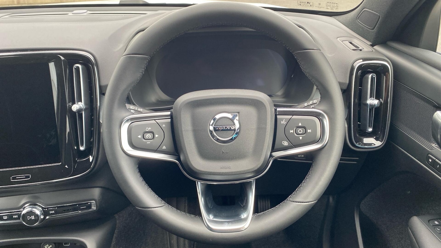 Used Volvo XC40 2026 for sale - 77898241: Photo 10