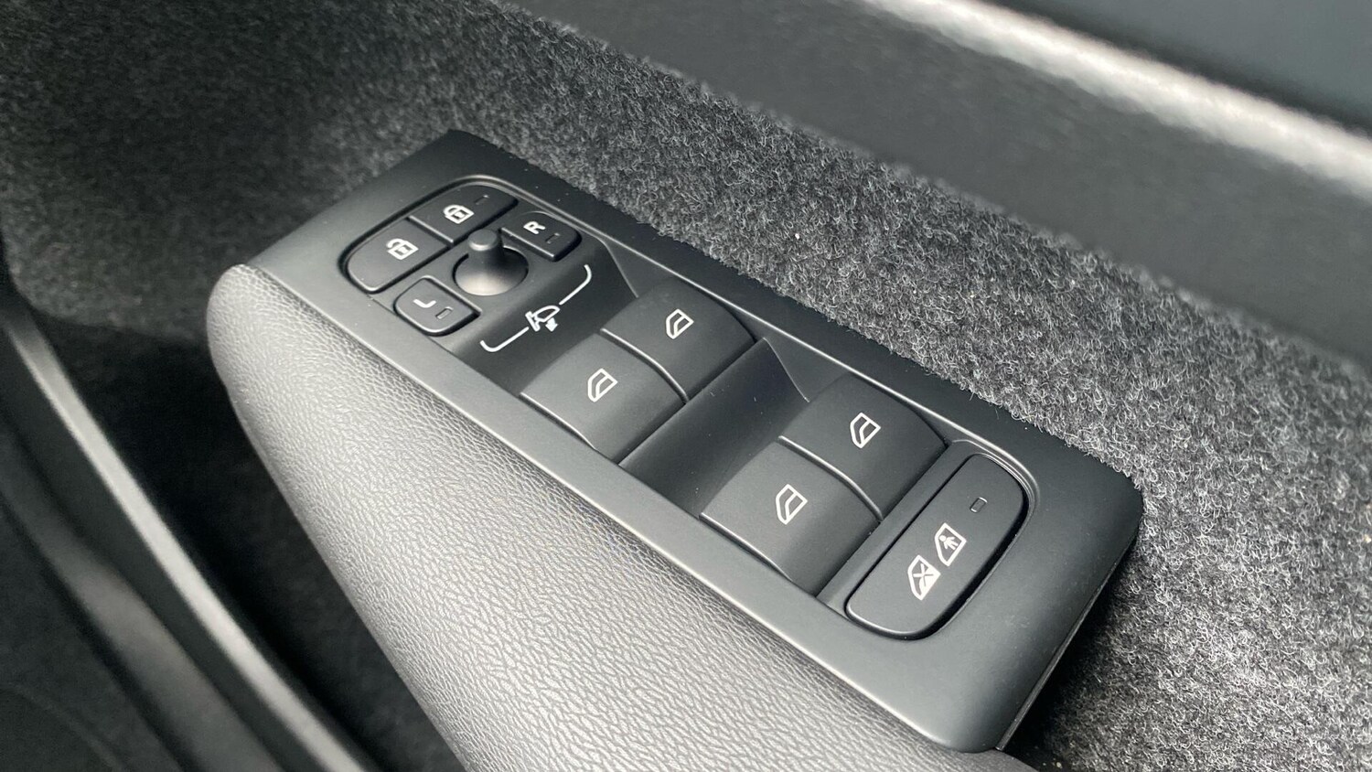 Used Volvo XC40 2026 for sale - 77898241: Photo 12