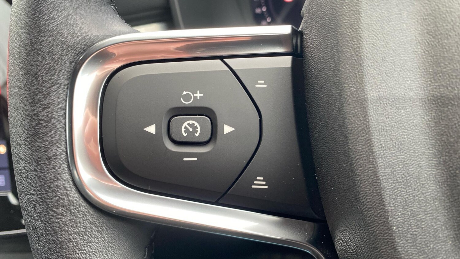 Used Volvo XC40 2026 for sale - 77898241: Photo 16