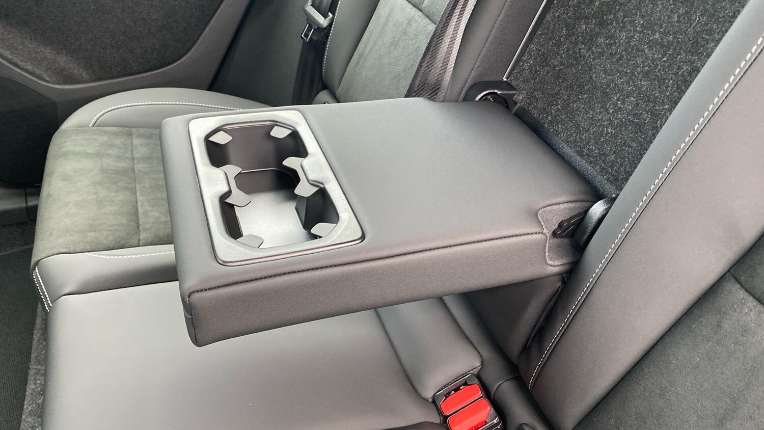 Used Volvo XC40 2026 for sale - 77898241: Photo 25