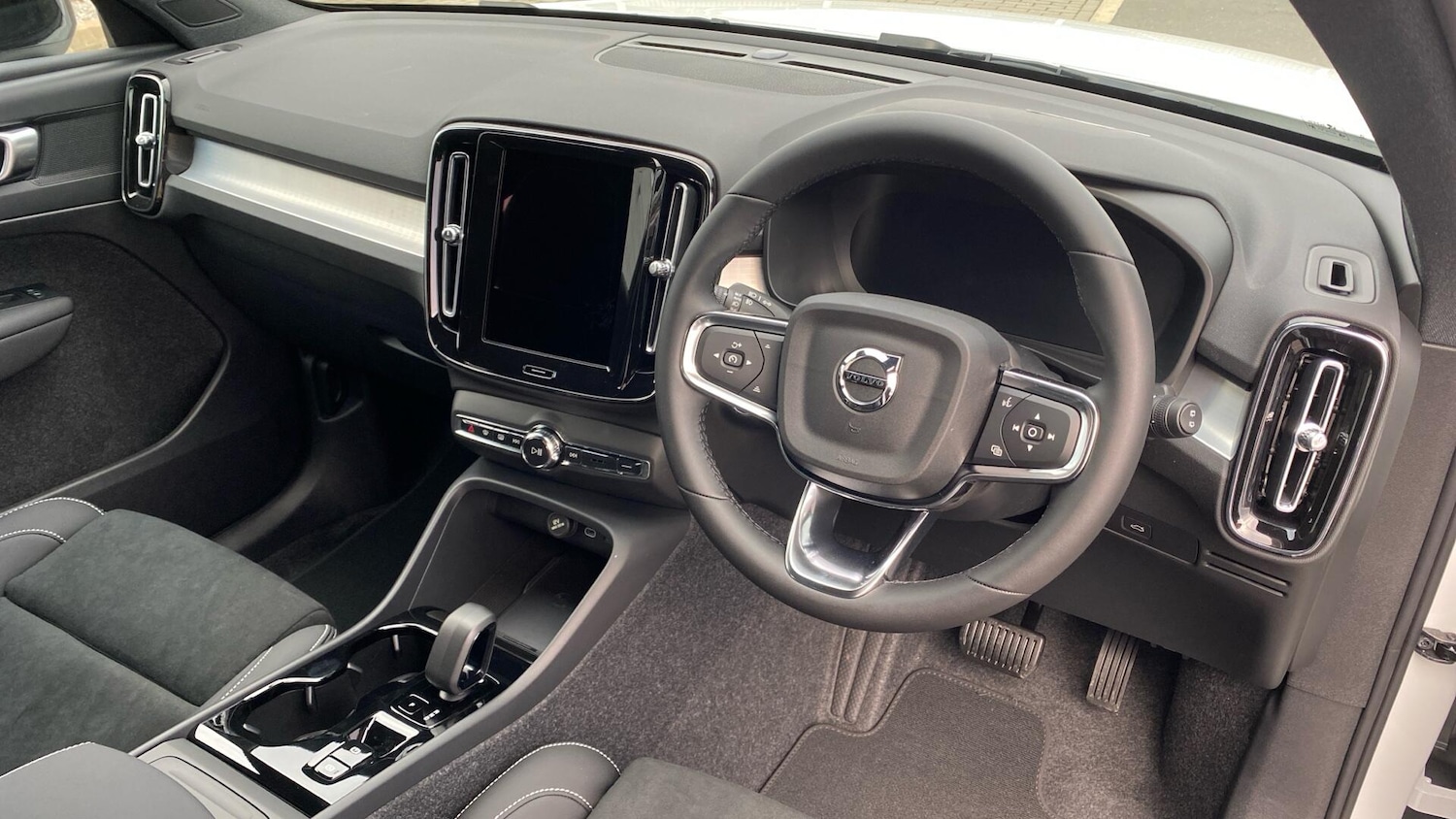 Used Volvo XC40 2026 for sale - 77898241: Photo 4