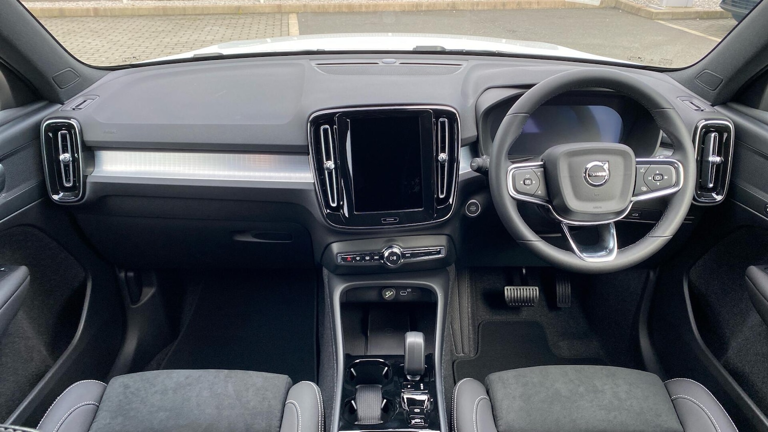 Used Volvo XC40 2026 for sale - 77898241: Photo 5