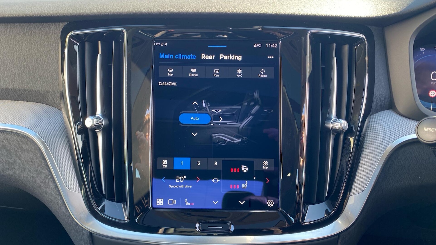 Used Volvo S60 2023 for sale - 77940359: Photo 28